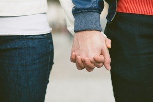 couple-holding-hands-web